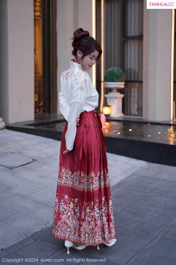美七Mia  [XiuRen]高清写真图 2024.01.19 No.7985 美七Mia 古装美腿第13张图片